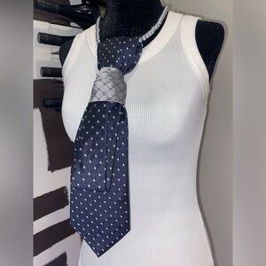 The Pearl Tie